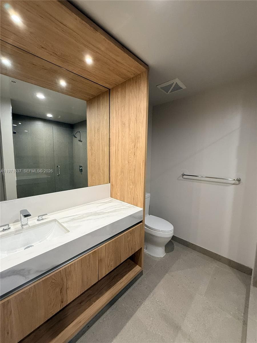 11 NE 6th # 1905, Miami FL 33132 — 10