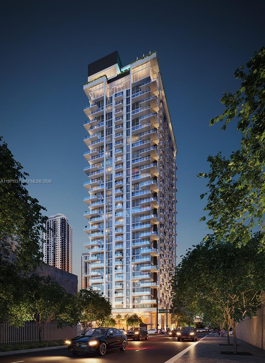 11 NE 6th # 1905, Miami FL 33132 — 14