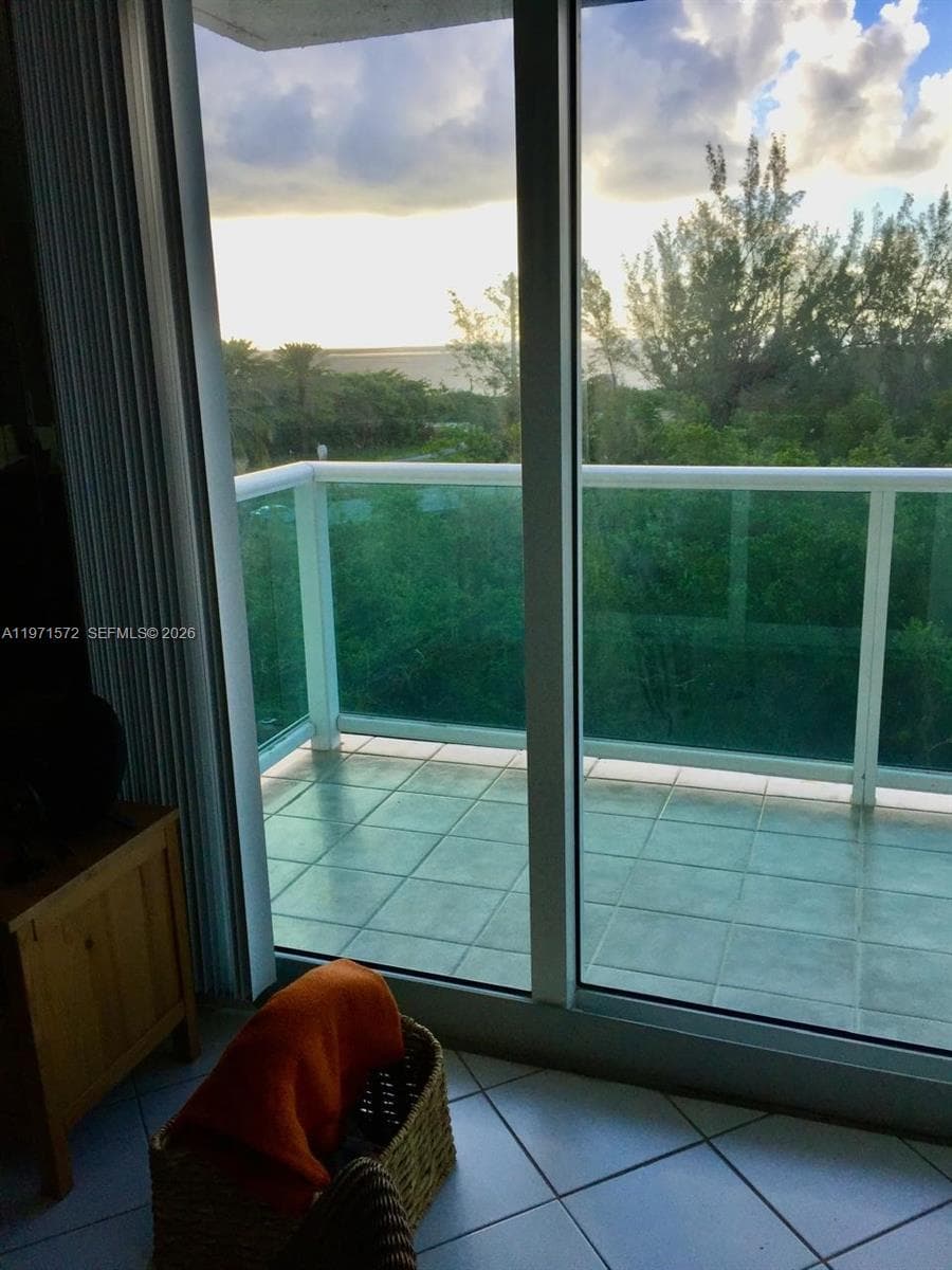 100 Bayview Dr # 516, Sunny Isles Beach FL 33160 — 43