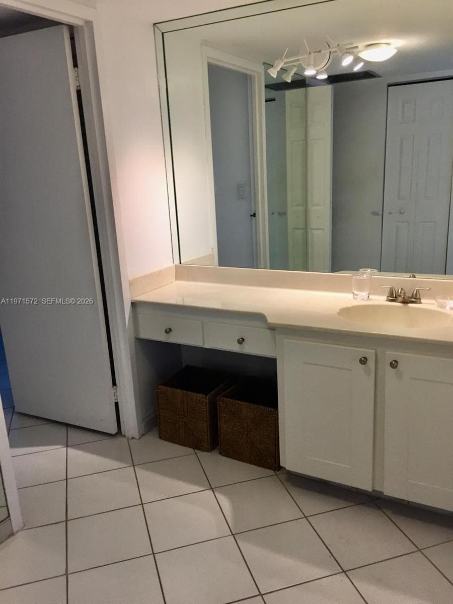 100 Bayview Dr # 516, Sunny Isles Beach FL 33160 — 12