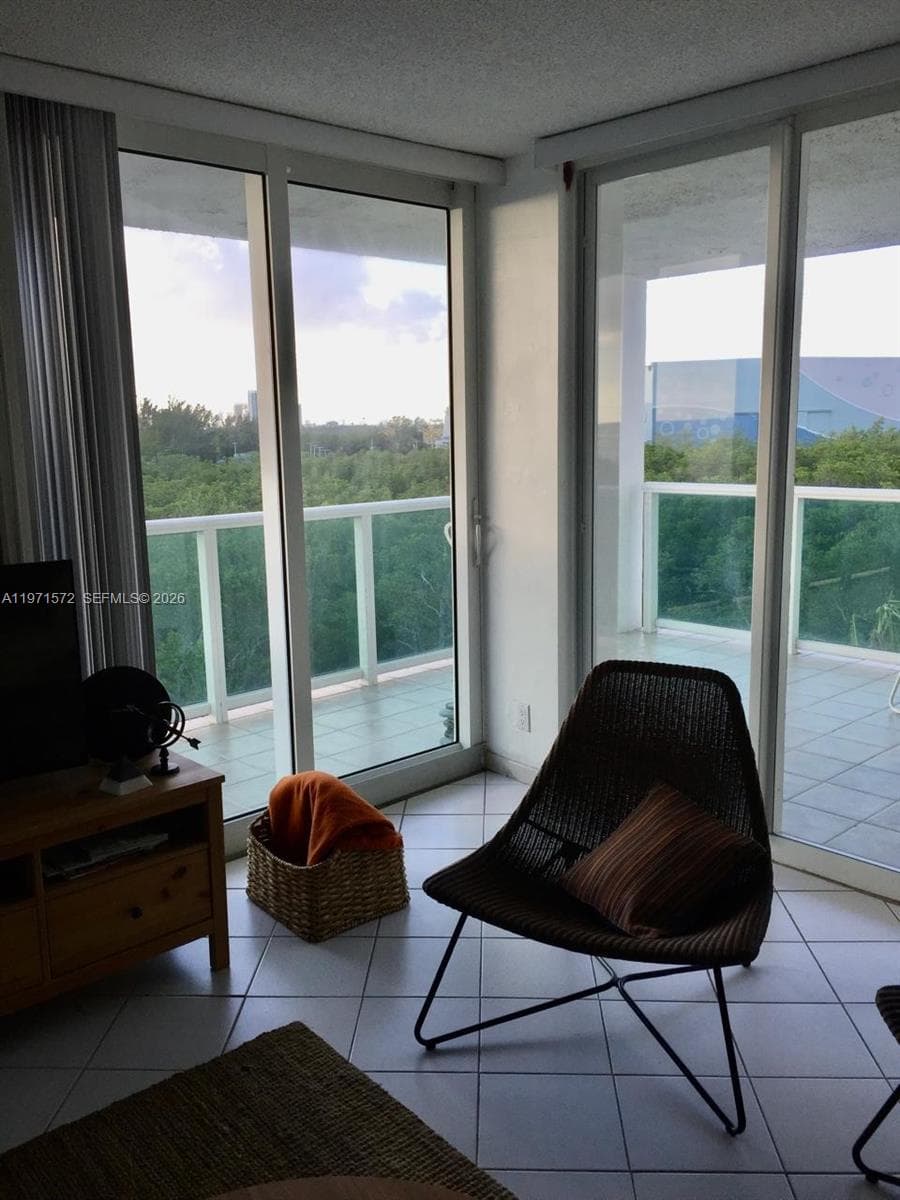 100 Bayview Dr # 516, Sunny Isles Beach FL 33160 — 40