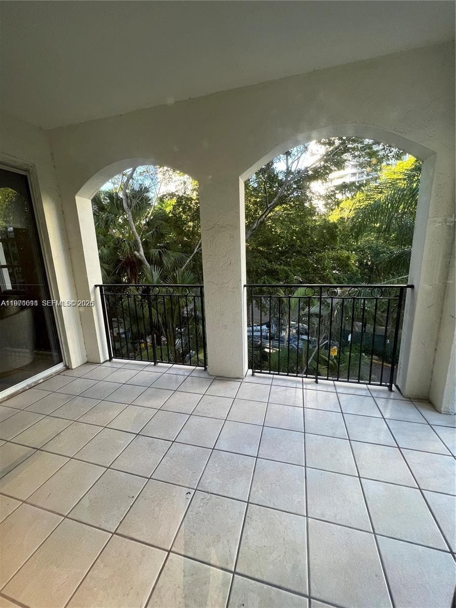 3900 Island Blvd # B308, Aventura FL 33160 — 23