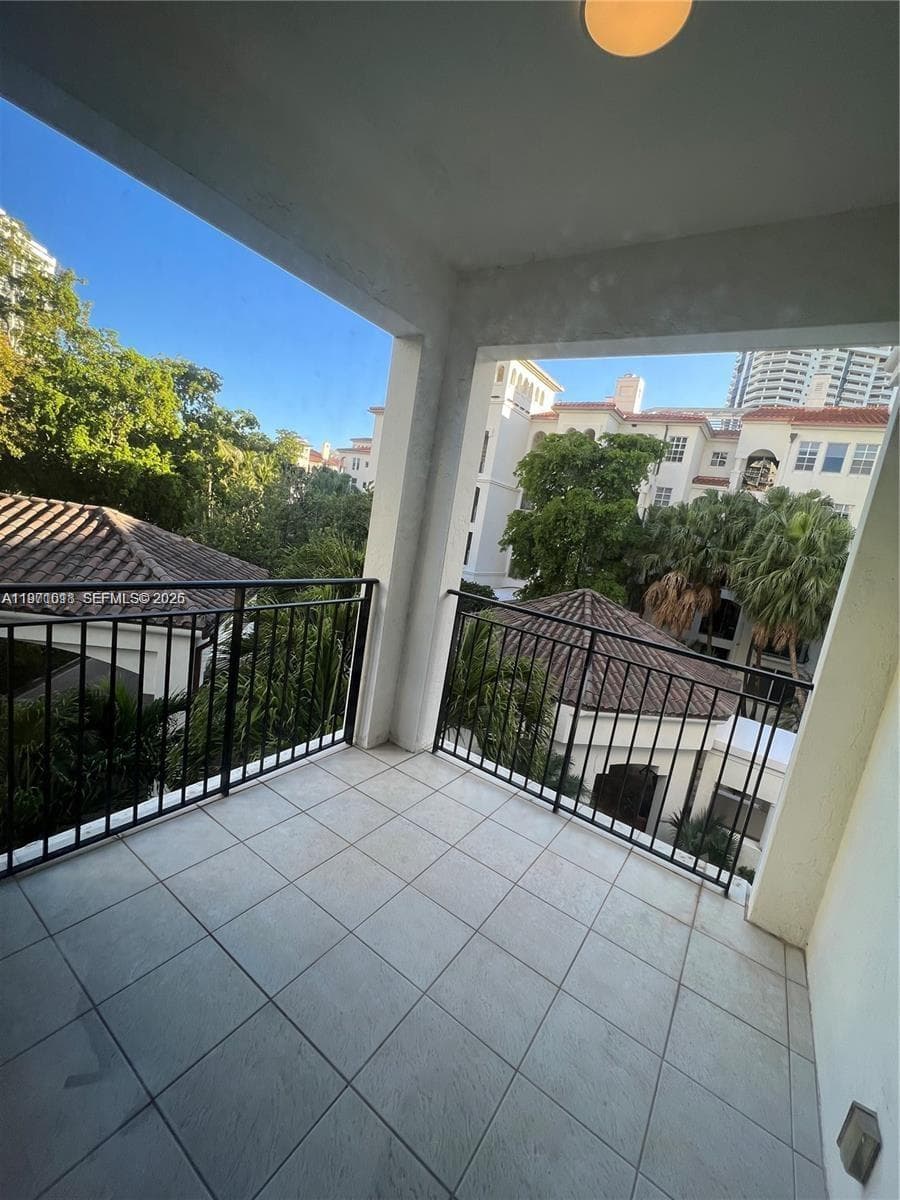3900 Island Blvd # B308, Aventura FL 33160 — 15