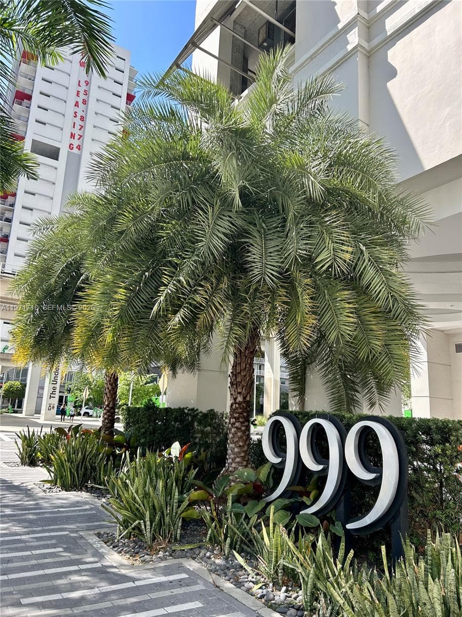 999 SW 1st Ave # 2114, Miami FL 33130 — 1