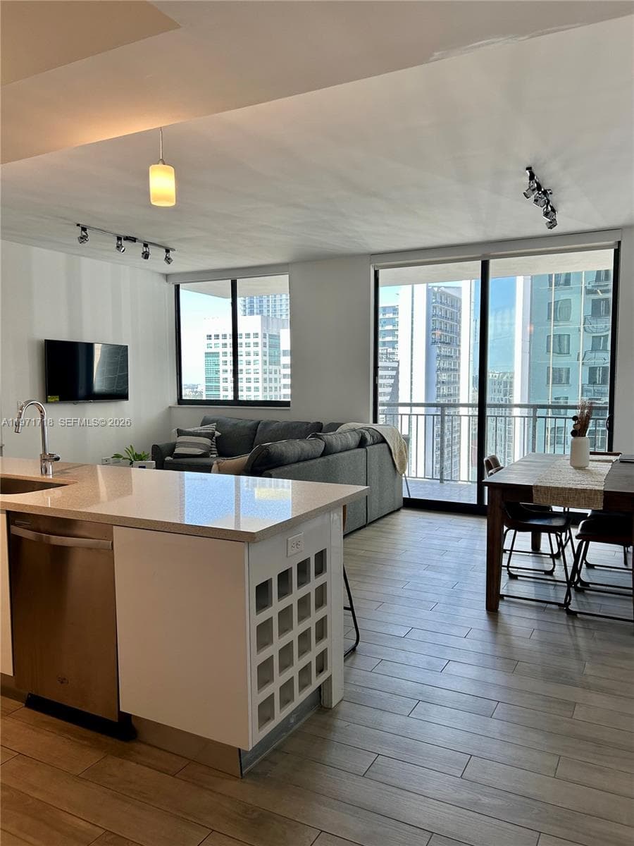 999 SW 1st Ave # 2114, Miami FL 33130 — 11