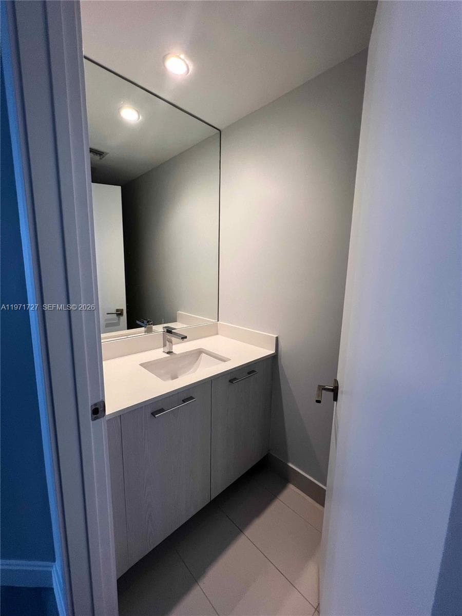45 SW 9th St # 3703, Miami FL 33130 — 42