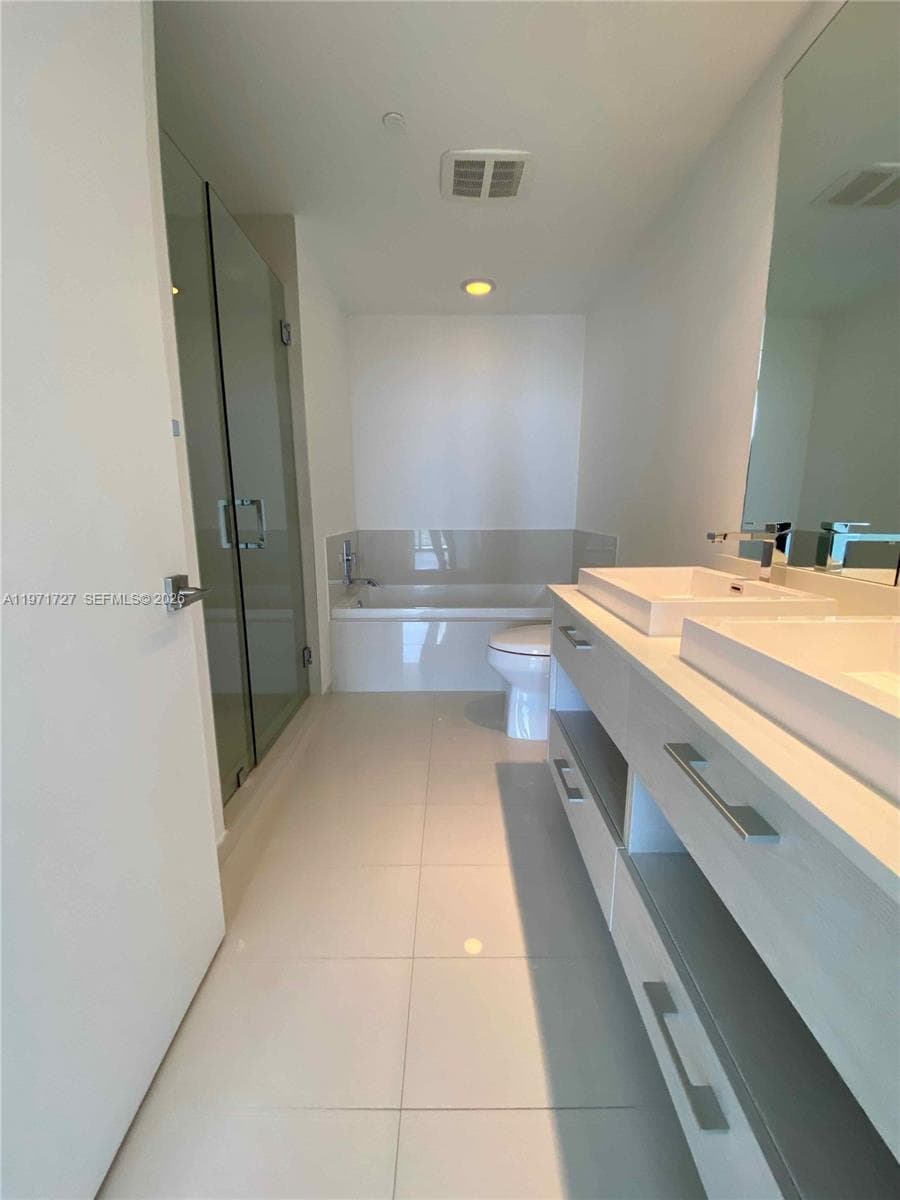 45 SW 9th St # 3703, Miami FL 33130 — 36