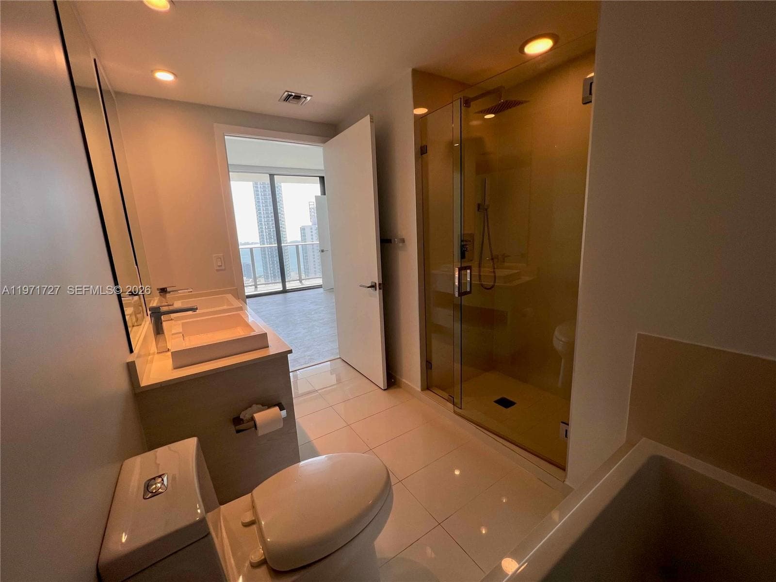 45 SW 9th St # 3703, Miami FL 33130 — 32