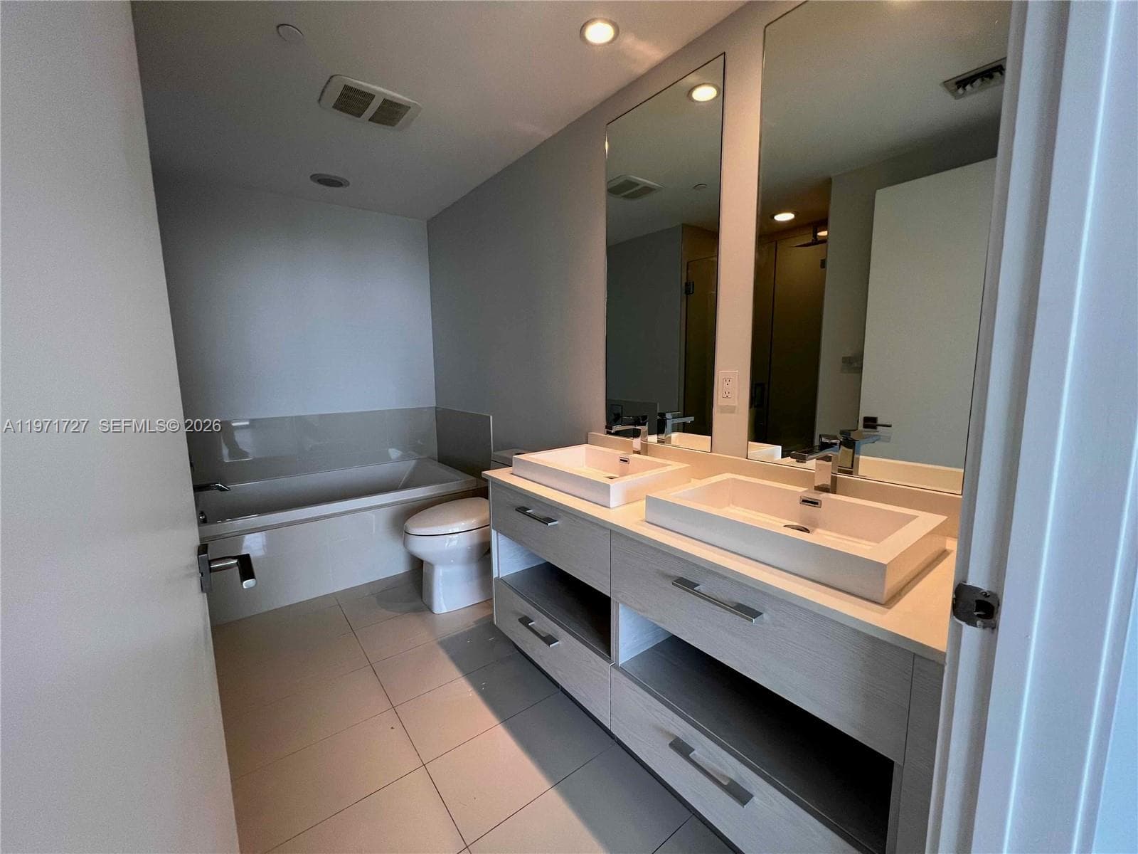 45 SW 9th St # 3703, Miami FL 33130 — 30