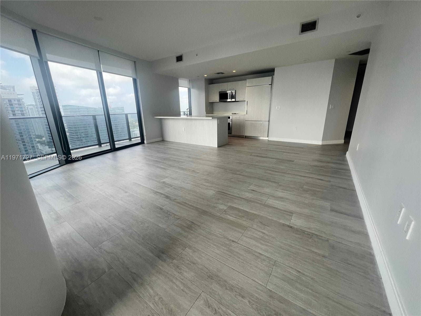 45 SW 9th St # 3703, Miami FL 33130 — 10