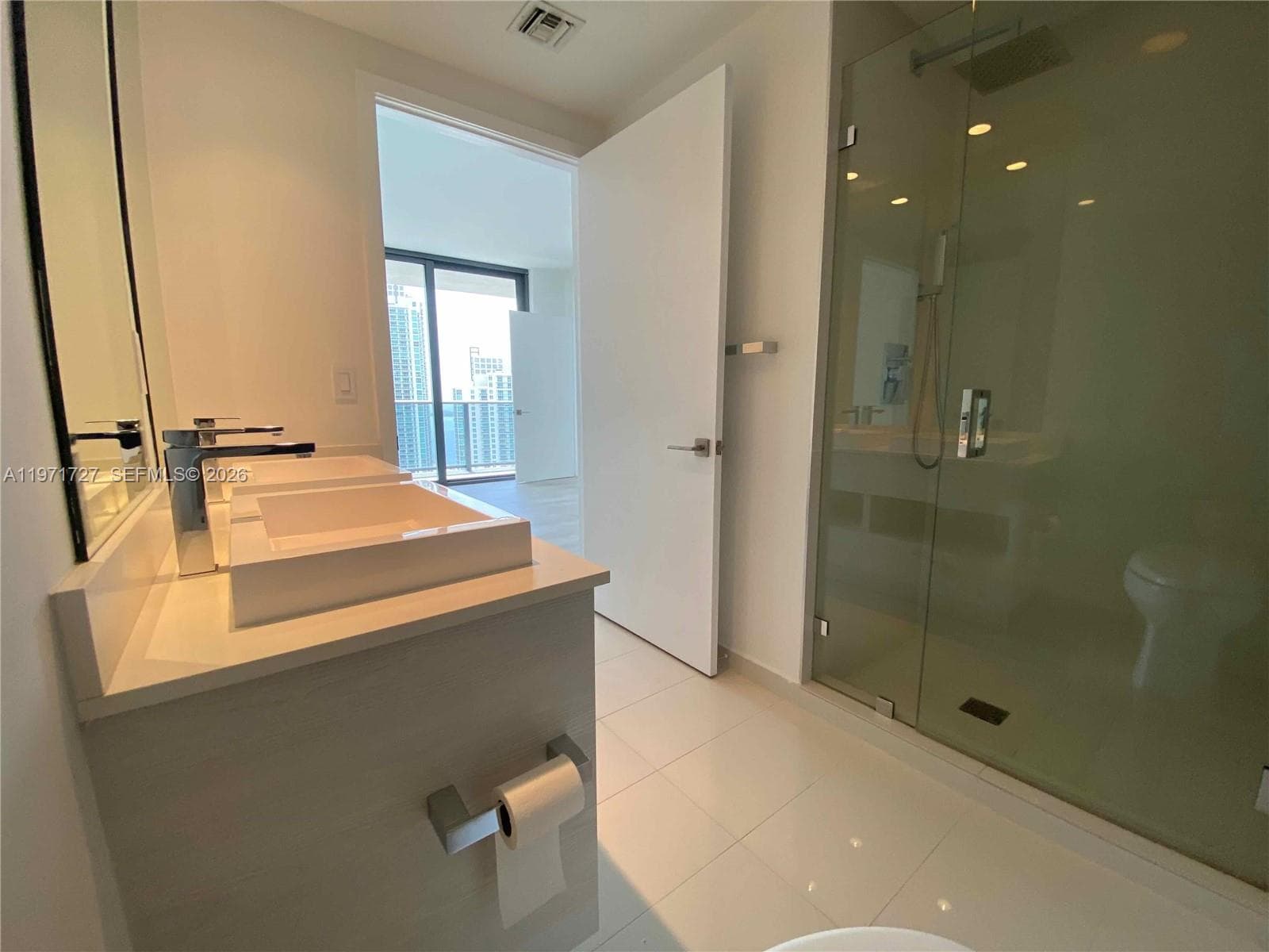 45 SW 9th St # 3703, Miami FL 33130 — 33