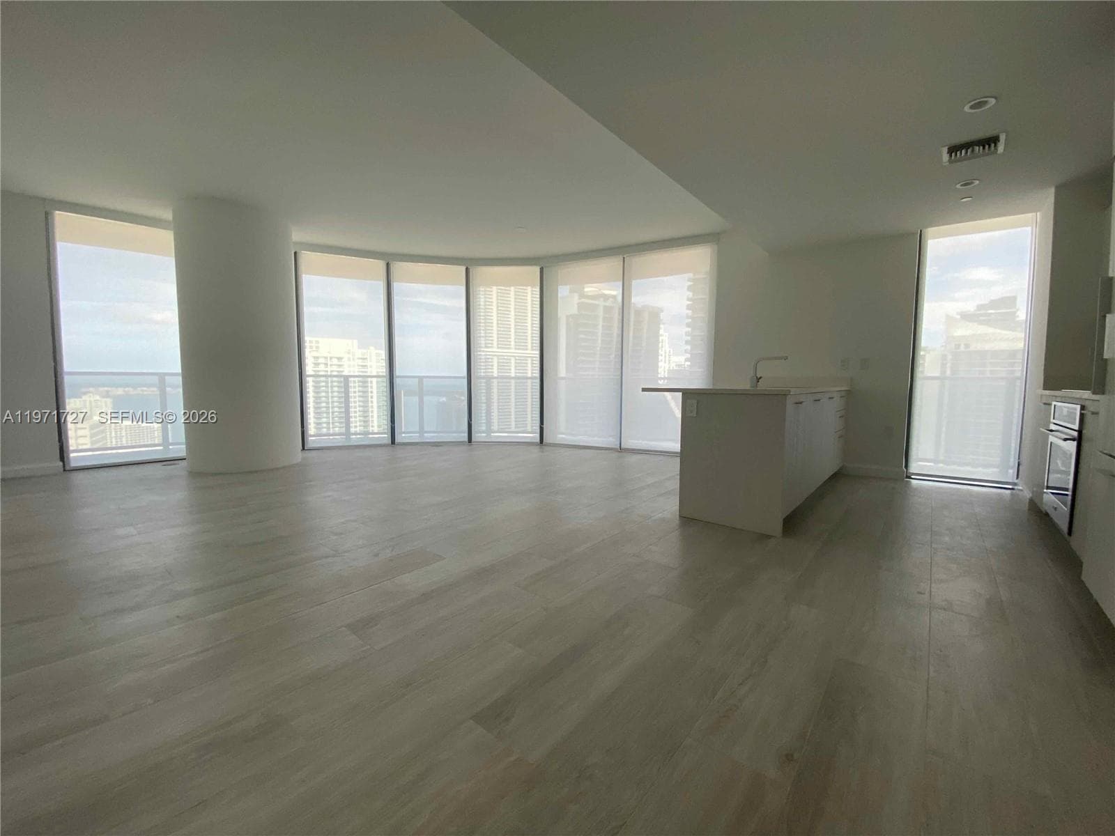 45 SW 9th St # 3703, Miami FL 33130 — 15