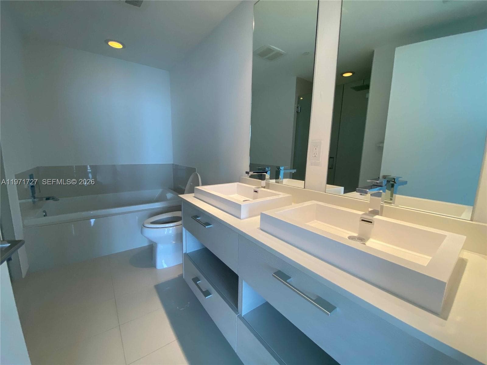 45 SW 9th St # 3703, Miami FL 33130 — 35