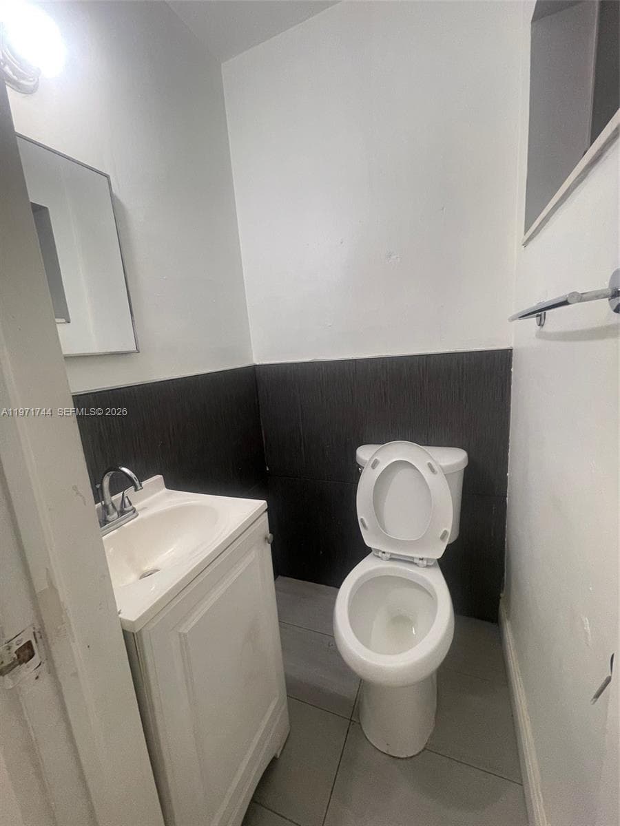 121 NE 169th Ter, North Miami Beach FL 33162 — 9
