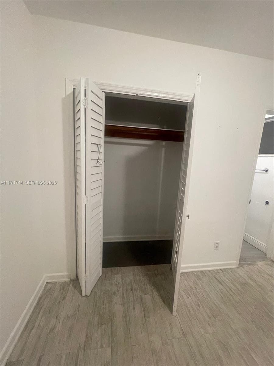 121 NE 169th Ter, North Miami Beach FL 33162 — 10