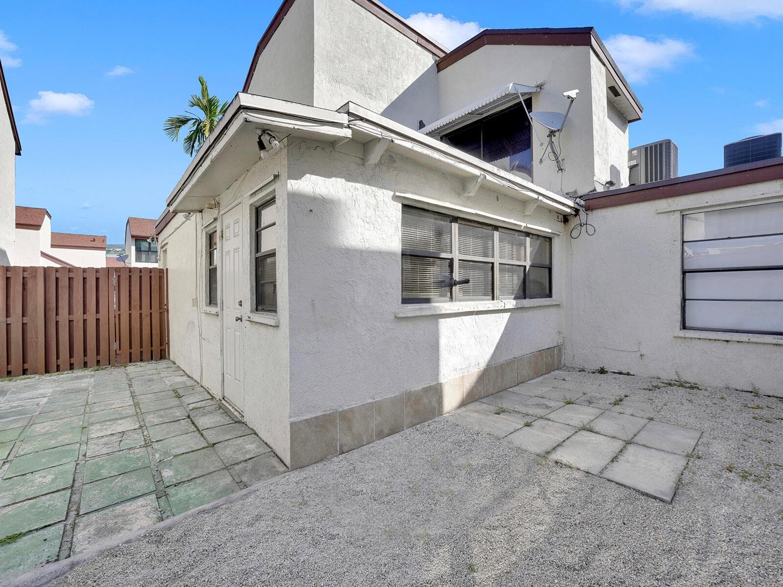 9702 NW 5th Lane # 9702, Miami FL 33172 — 17