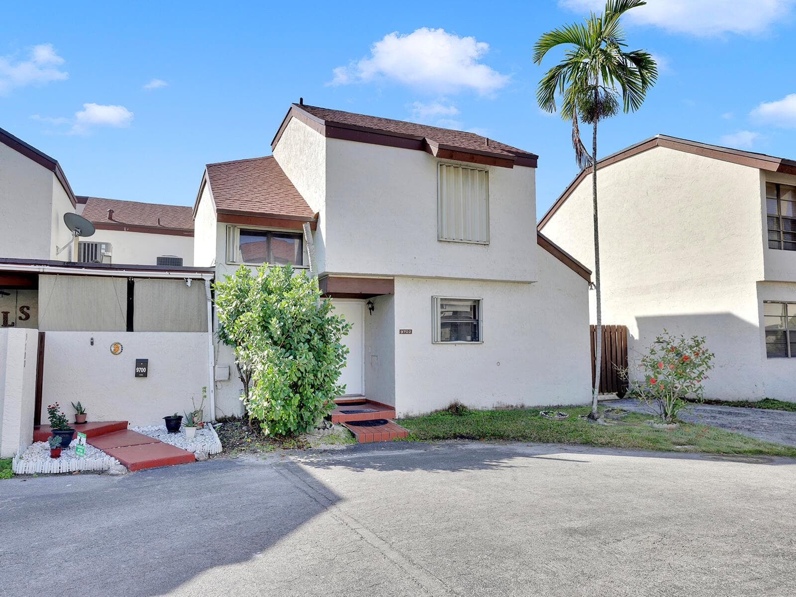 9702 NW 5th Lane # 9702, Miami FL 33172 — 1