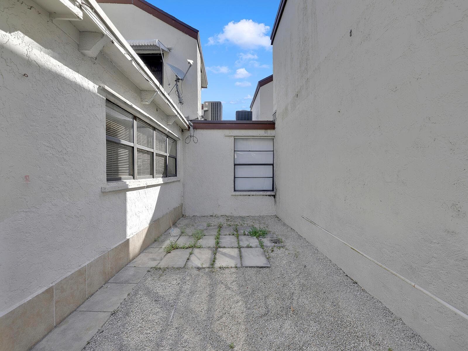 9702 NW 5th Lane # 9702, Miami FL 33172 — 18