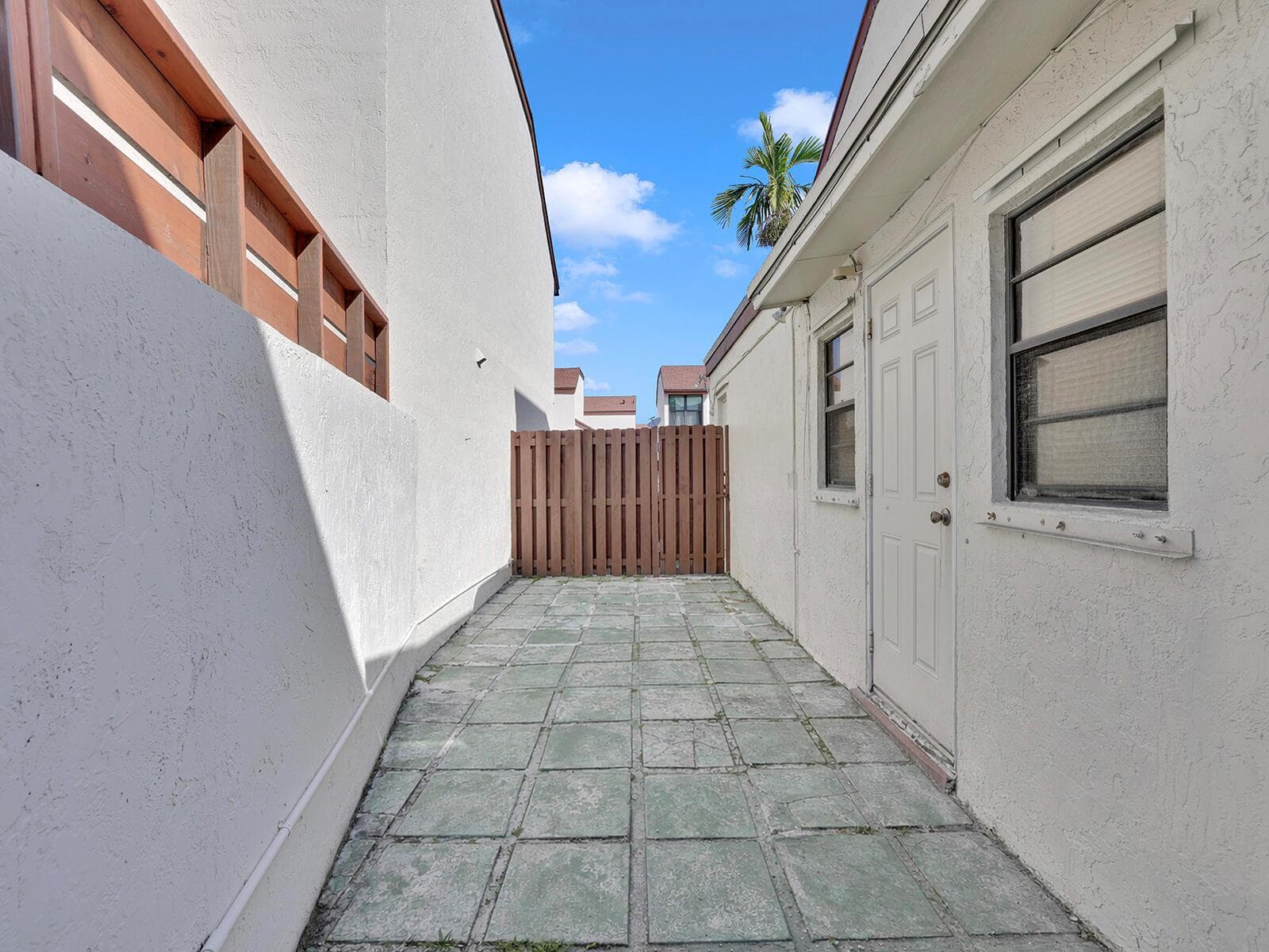 9702 NW 5th Lane # 9702, Miami FL 33172 — 19