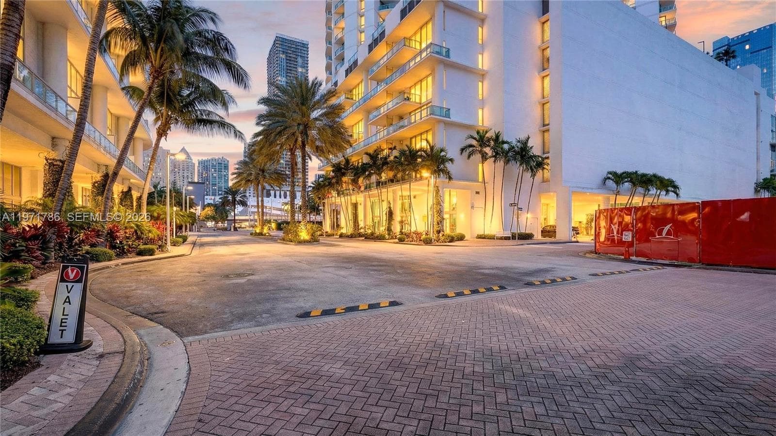 350 S Miami Ave # 3108, Miami FL 33130 — 53