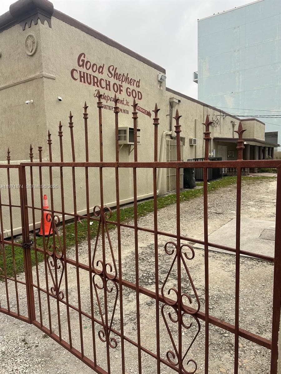 5301 NW 17th Ave, Miami FL 33142 — 2