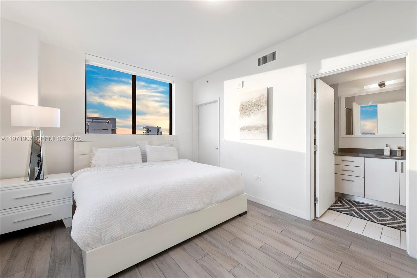 999 SW 1st Ave # 2204, Miami FL 33130 — 17