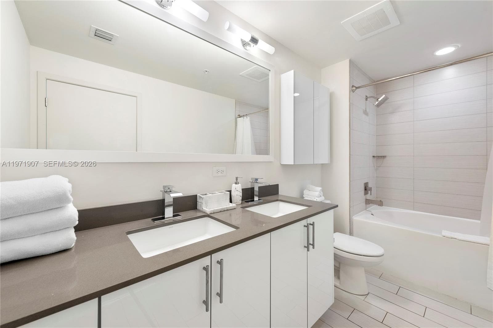 999 SW 1st Ave # 2204, Miami FL 33130 — 14
