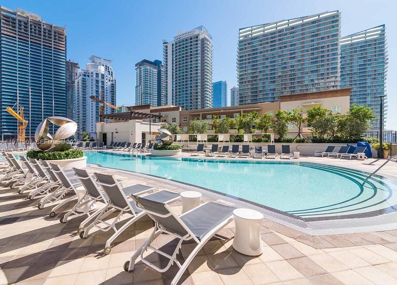 999 SW 1st Ave # 2204, Miami FL 33130 — 25
