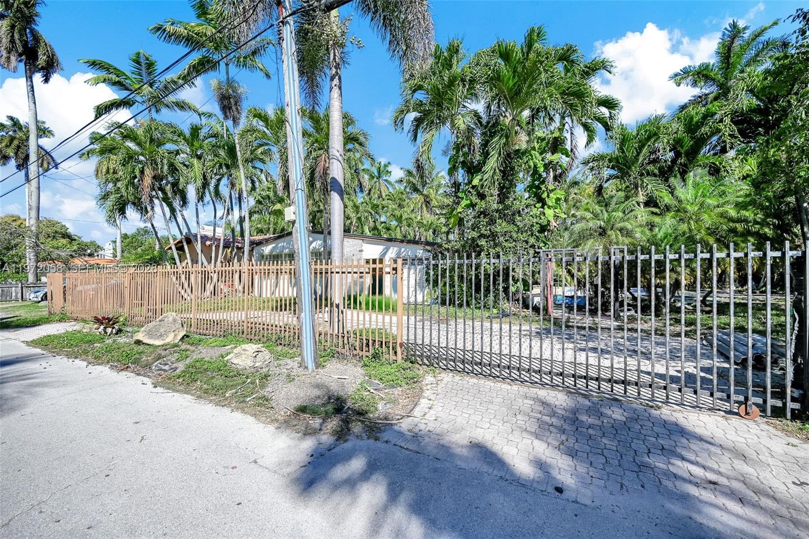 1025 NE 84th St, Miami FL 33138 — 11