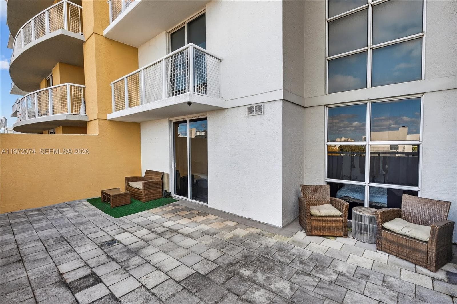900 SW 8th St # 505, Miami FL 33130 — 33