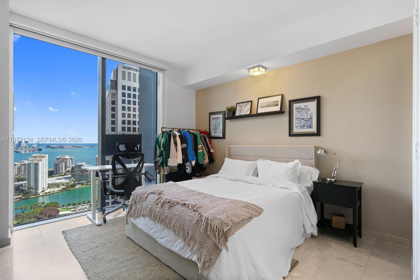 68 SE 6th St # 3209, Miami FL 33131 — 17