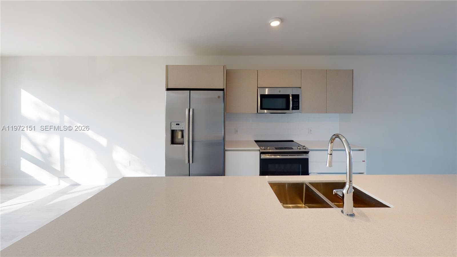 2555 NE 193rd St # 2224, Miami FL 33180 — 2