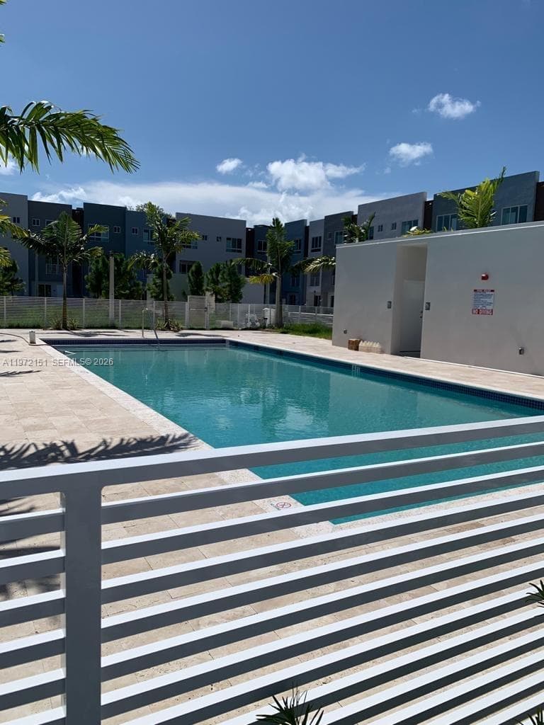 2555 NE 193rd St # 2224, Miami FL 33180 — 26
