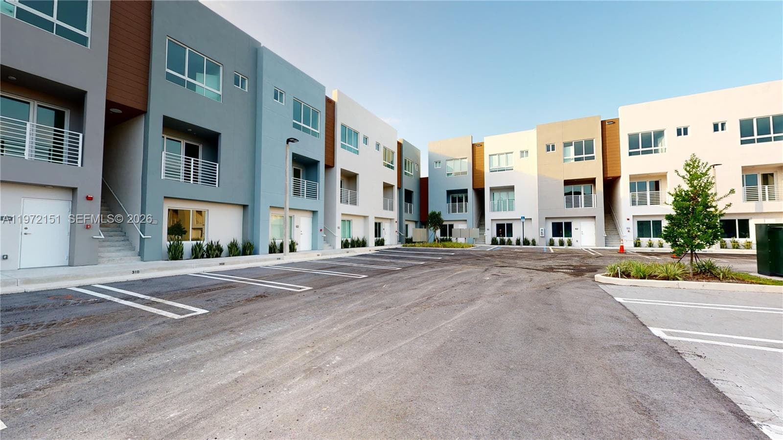 2555 NE 193rd St # 2224, Miami FL 33180 — 24