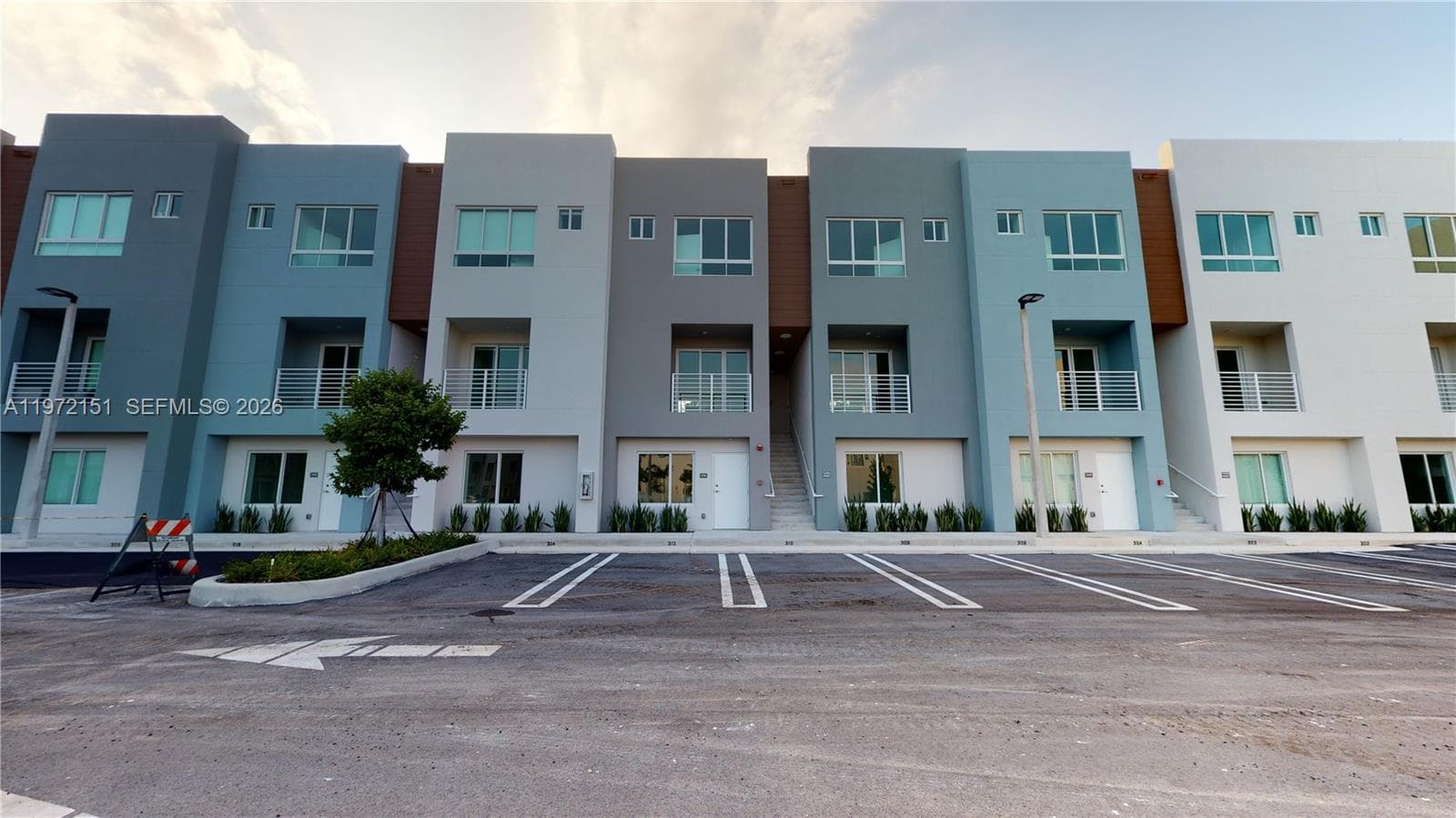 2555 NE 193rd St # 2224, Miami FL 33180 — 25