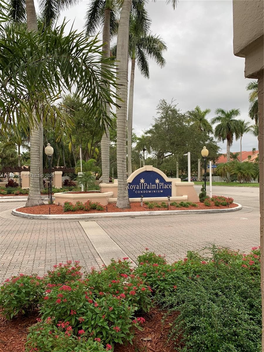 Royal Palm Place, Miami, FL — 2