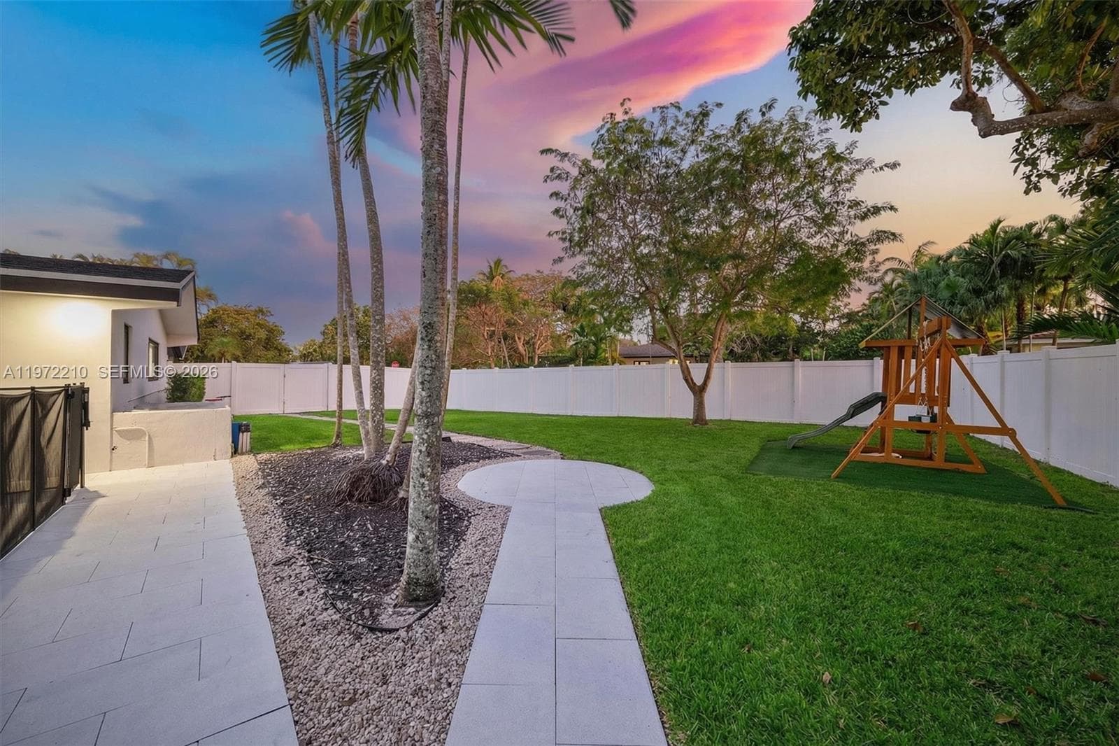 8201 SW 151st St, Palmetto Bay FL 33158 — 32