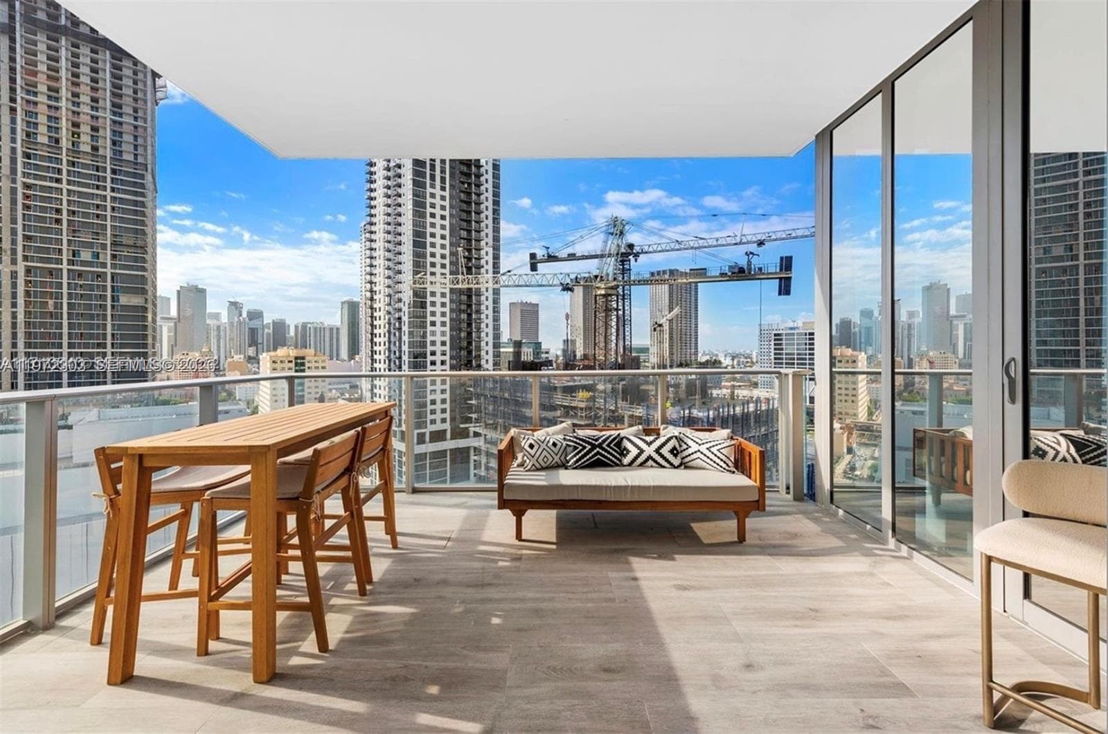 851 NE 1st Ave # 1712, Miami FL 33132 — 16