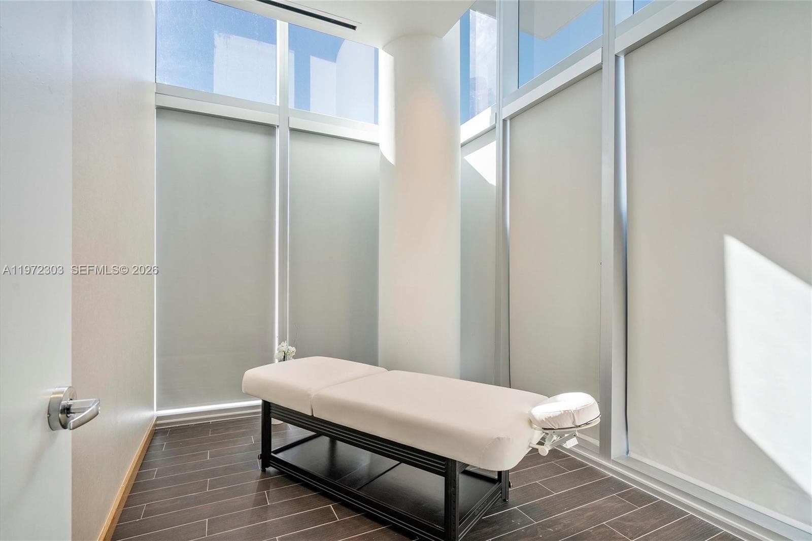 851 NE 1st Ave # 1712, Miami FL 33132 — 66