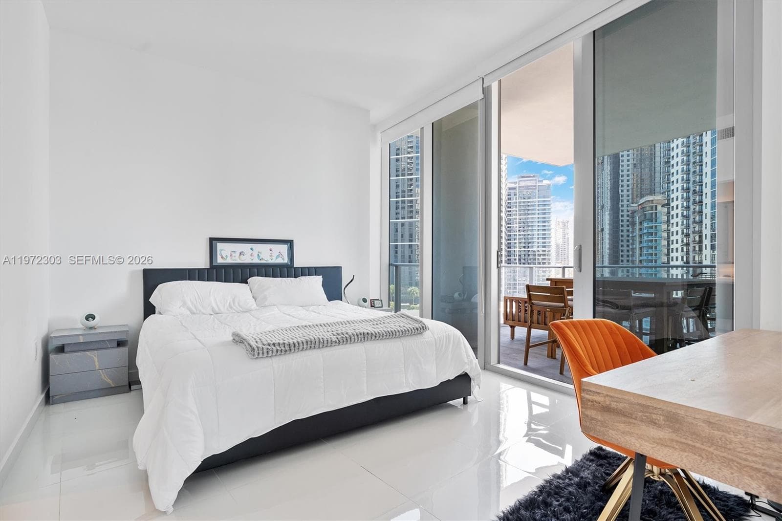 851 NE 1st Ave # 1712, Miami FL 33132 — 32
