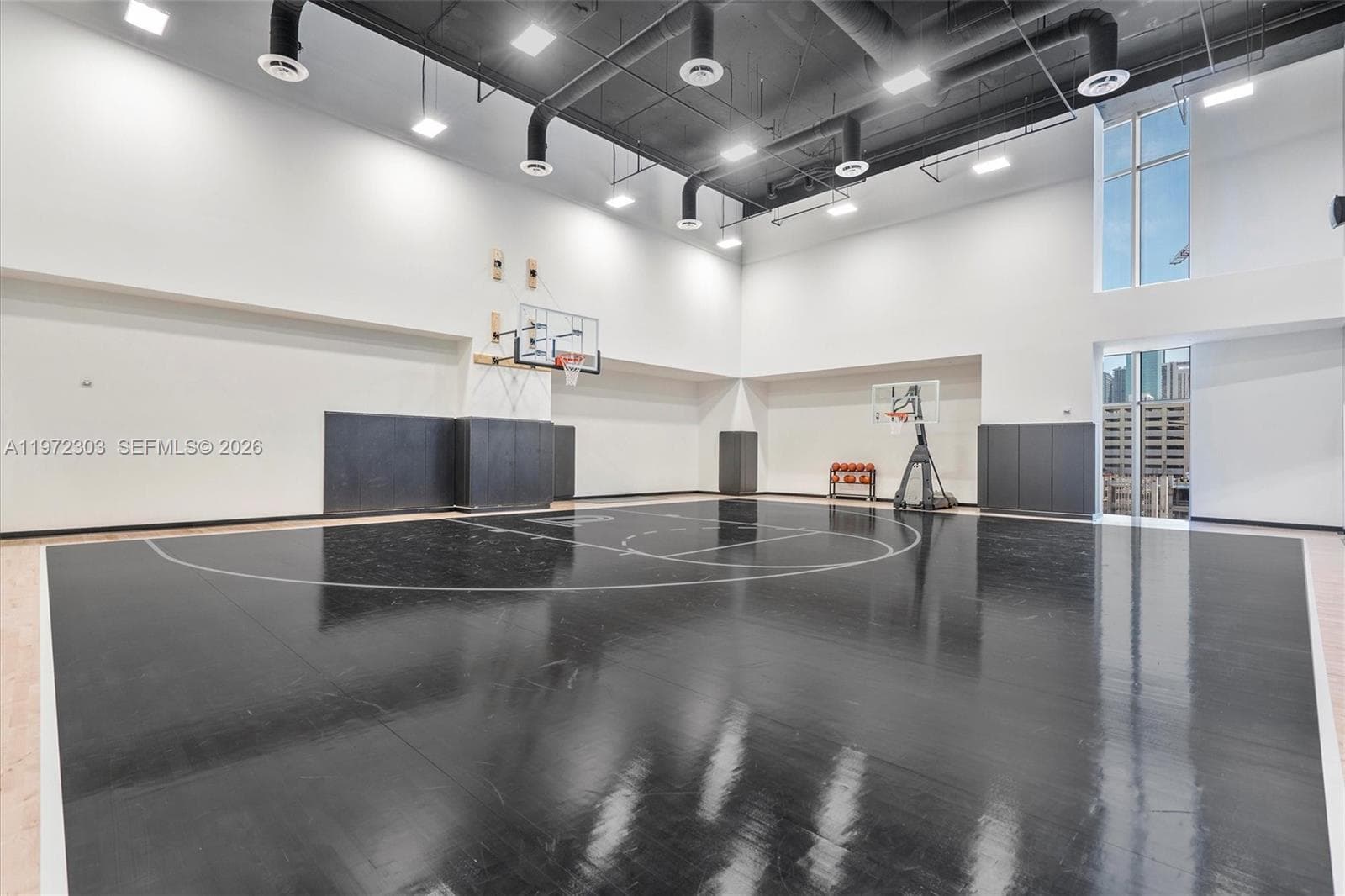 851 NE 1st Ave # 1712, Miami FL 33132 — 71