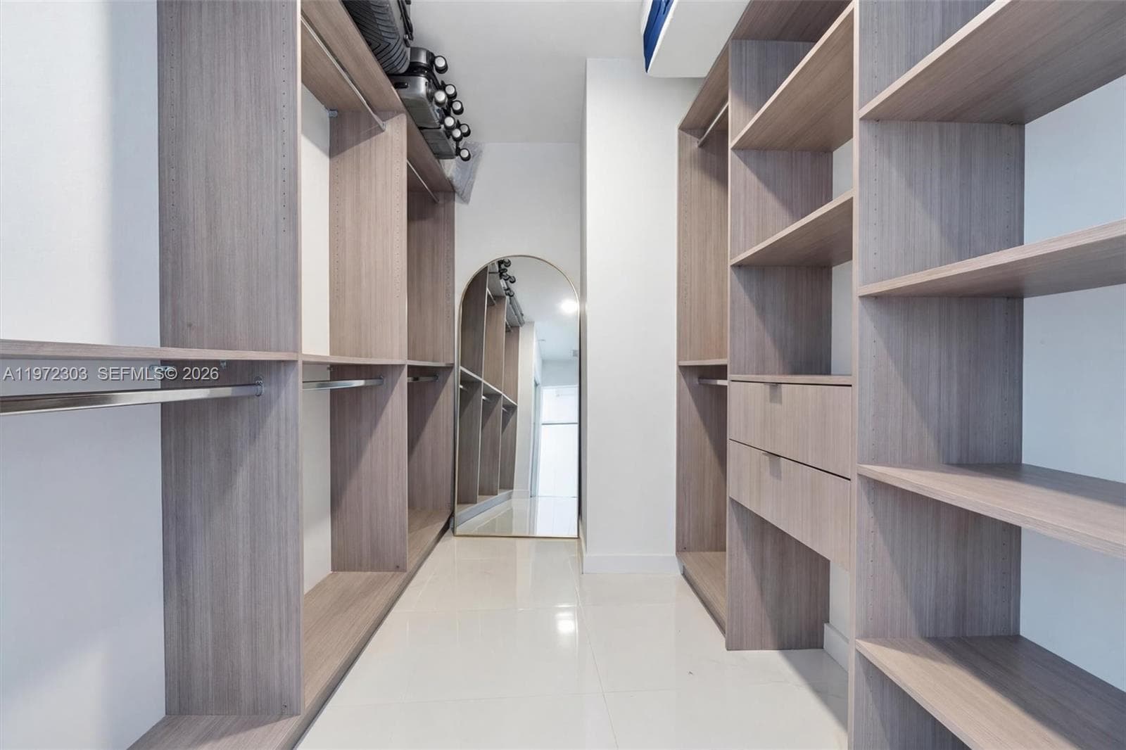 851 NE 1st Ave # 1712, Miami FL 33132 — 28
