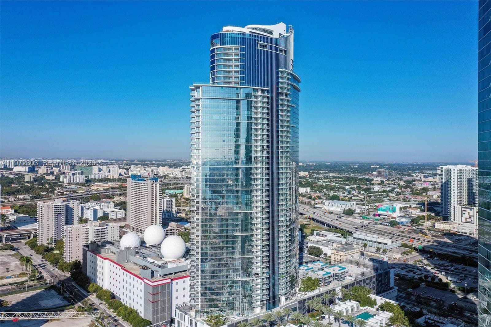 851 NE 1st Ave # 1712, Miami FL 33132 — 51