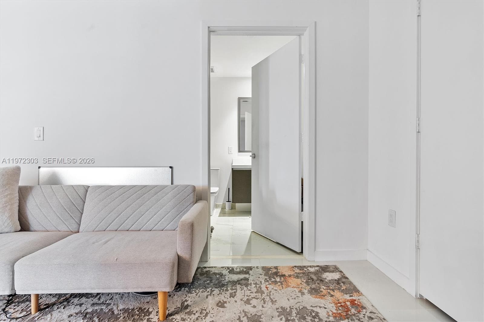 851 NE 1st Ave # 1712, Miami FL 33132 — 48