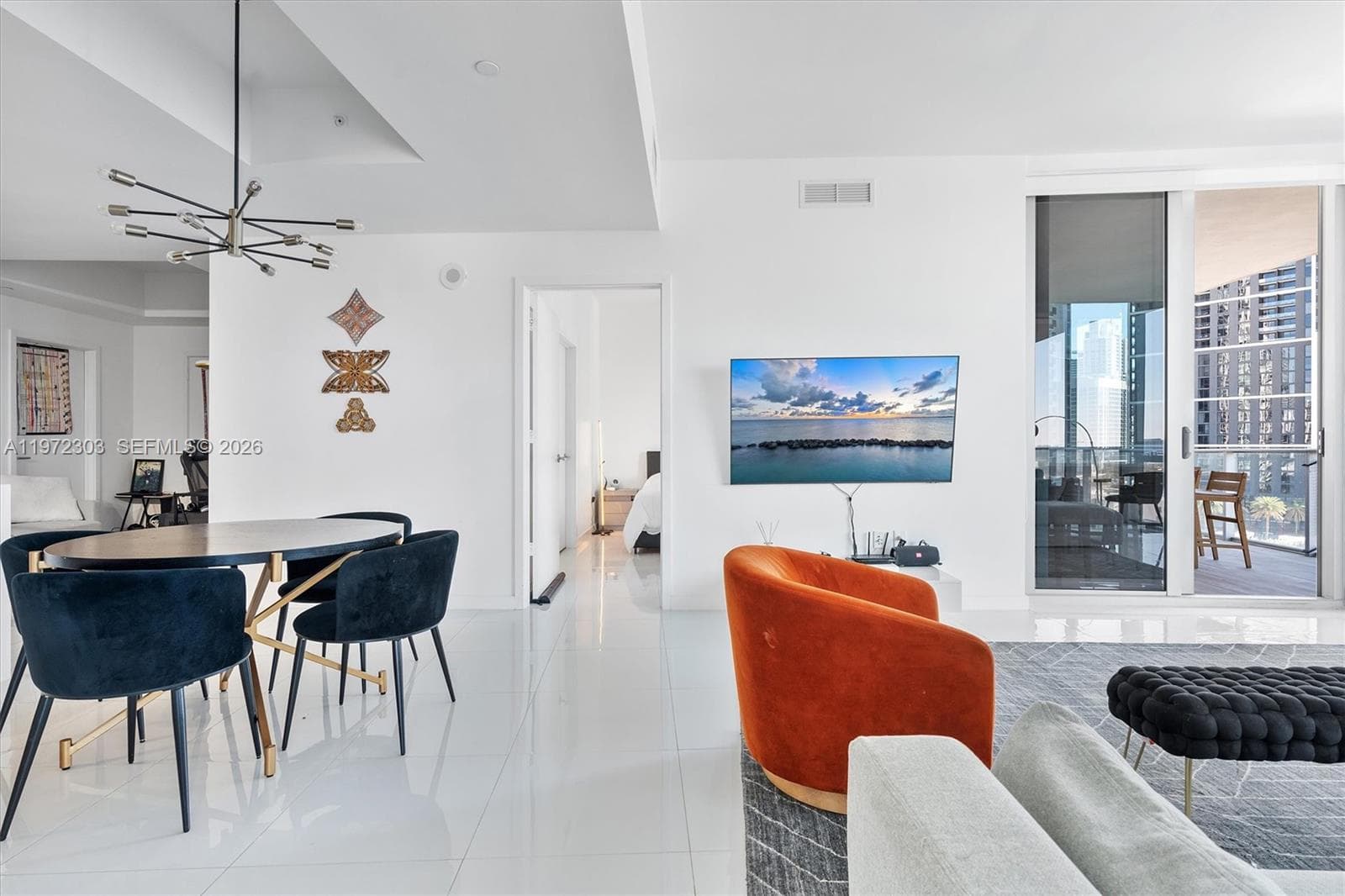 851 NE 1st Ave # 1712, Miami FL 33132 — 19