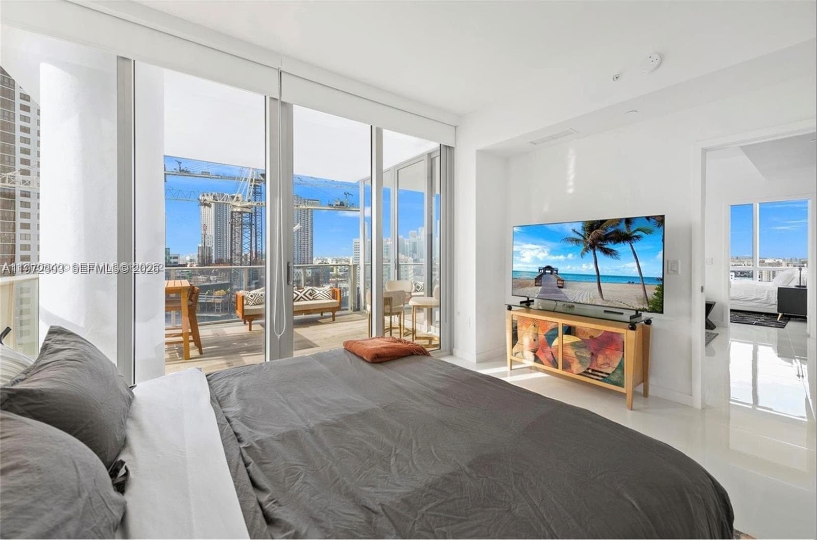 851 NE 1st Ave # 1712, Miami FL 33132 — 35