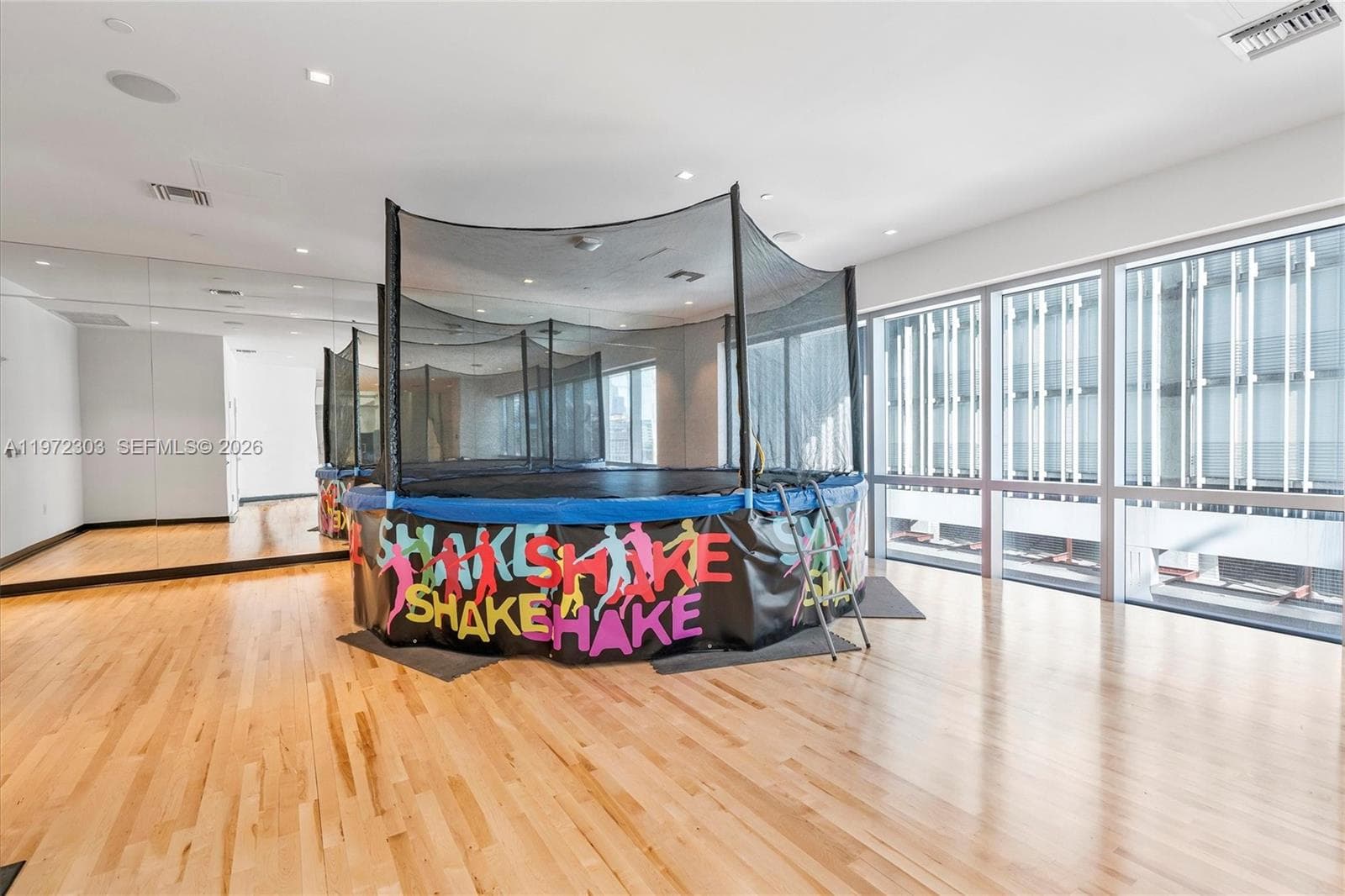 851 NE 1st Ave # 1712, Miami FL 33132 — 74