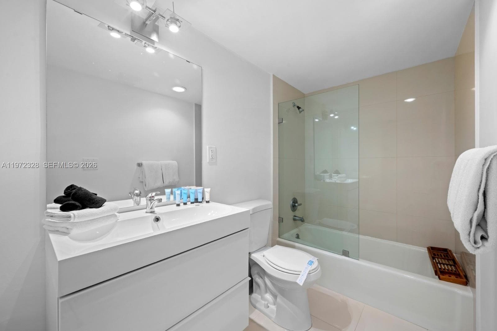 19370 Collins Ave # 903, Sunny Isles Beach FL 33160 — 15