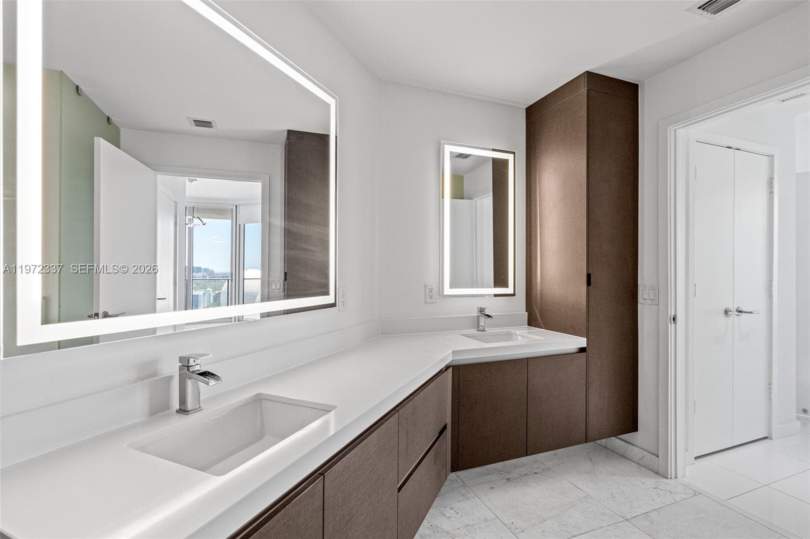 851 NE 1st Ave # 1506, Miami FL 33132 — 23