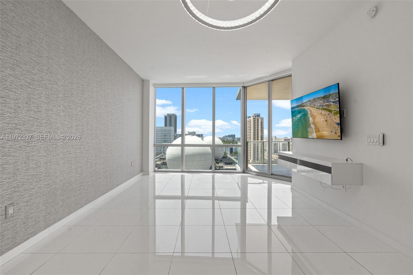 851 NE 1st Ave # 1506, Miami FL 33132 — 2